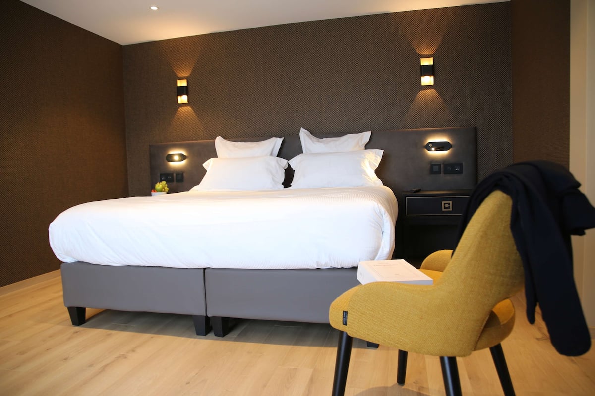 1 bedroom, premium bedding, minibar, in-room safe