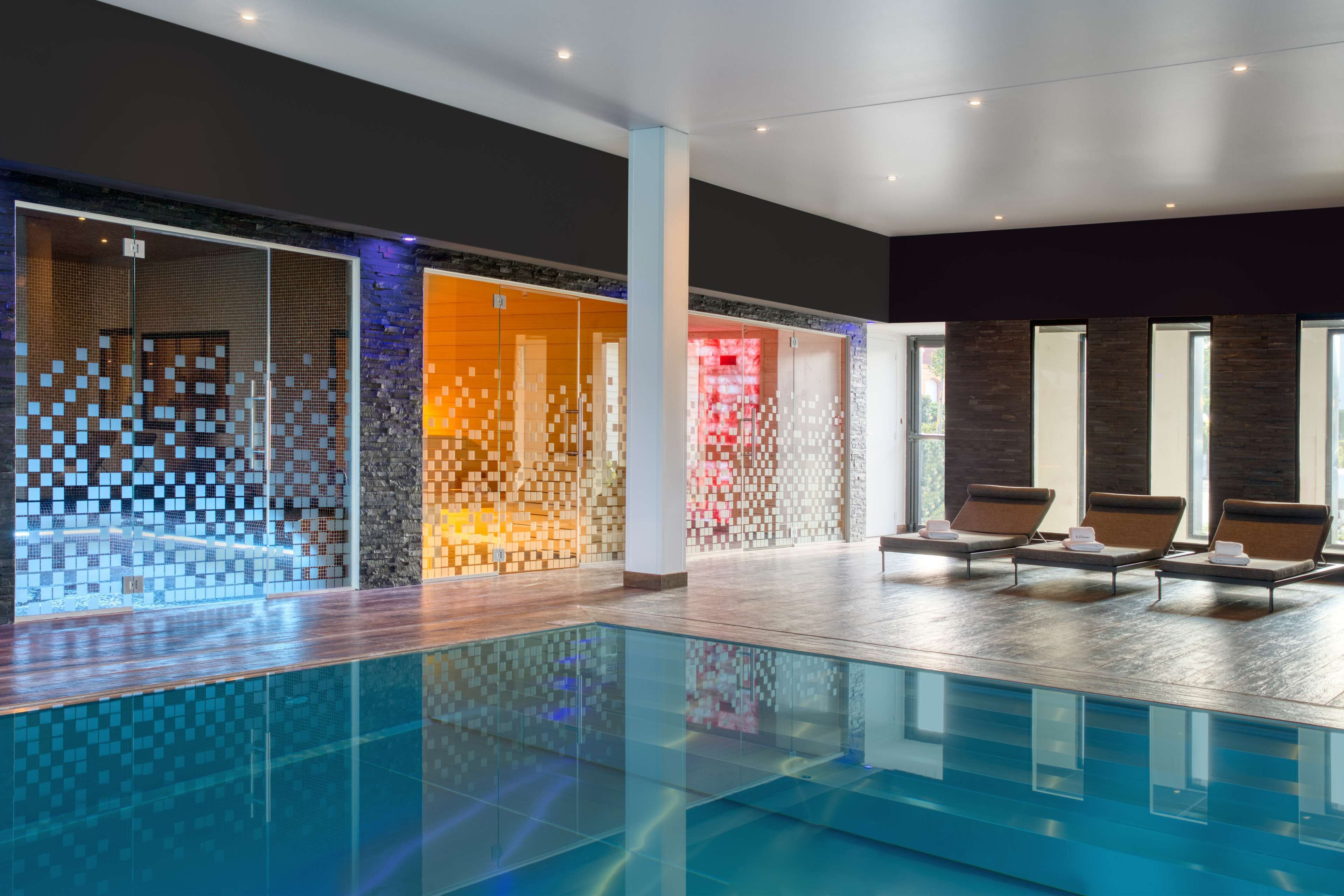 Espace de soins pour les couples, sauna, bain à remous, hammam, massages