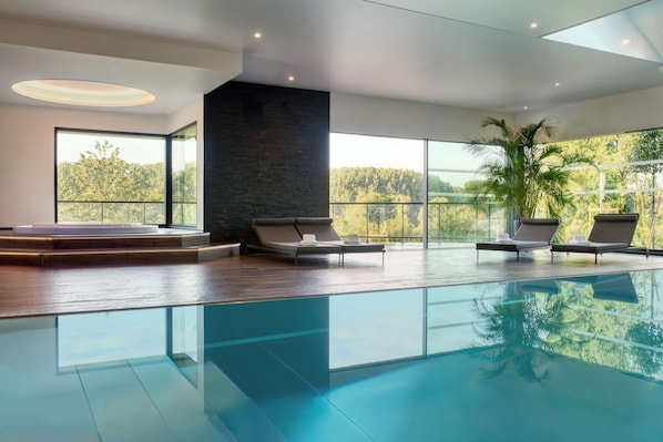 Indoor pool, sun loungers