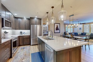 Condo, 3 Bedrooms | Private kitchen