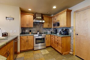 Condo, 6 Bedrooms | Private kitchen | Full-size fridge, microwave, oven, coffee/tea maker