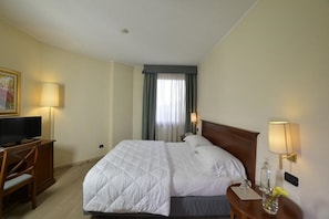 Minibar, in-room safe, desk, blackout curtains - Hotel Antico Termine, Sure Hotel Collection by Best Western (Sona)