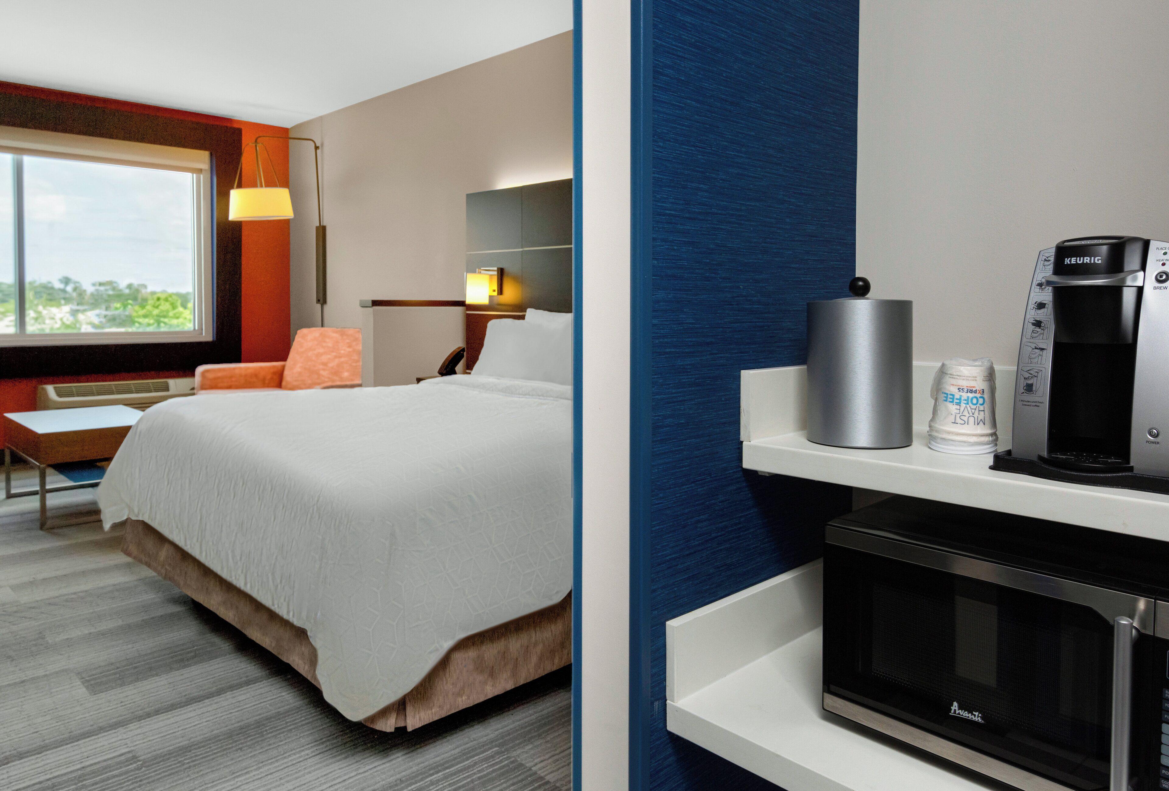 suite, 1 king bed, mobility accessible (communications, roll-in shower) | premium bedding, down duvets, in-room safe, desk