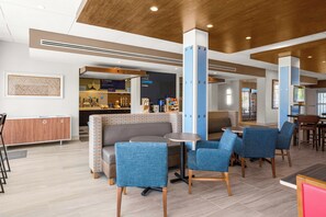 Free daily buffet breakfast  - Holiday Inn Express & Suites Sanford- Lake Mary by IHG (Sanford)