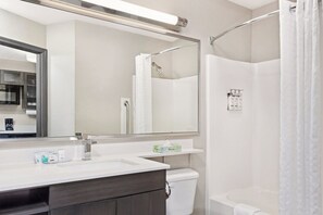 Standard Room | Bathroom | Free toiletries, hair dryer, towels