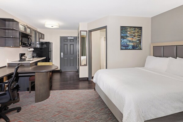 Desk, laptop workspace, iron/ironing board, free WiFi