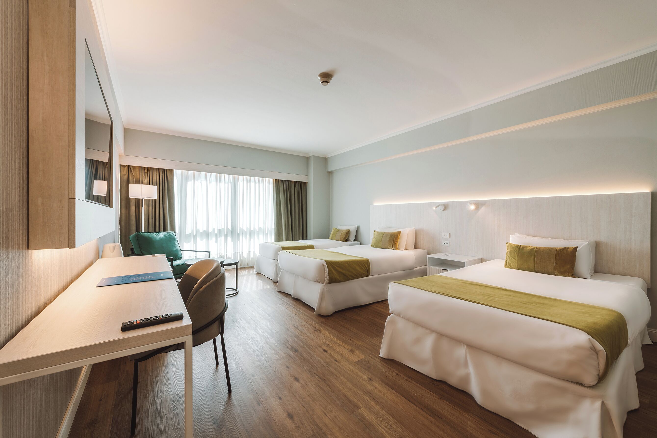 Twin Superior Avenue View | Minibar, in-room safe, desk, blackout drapes