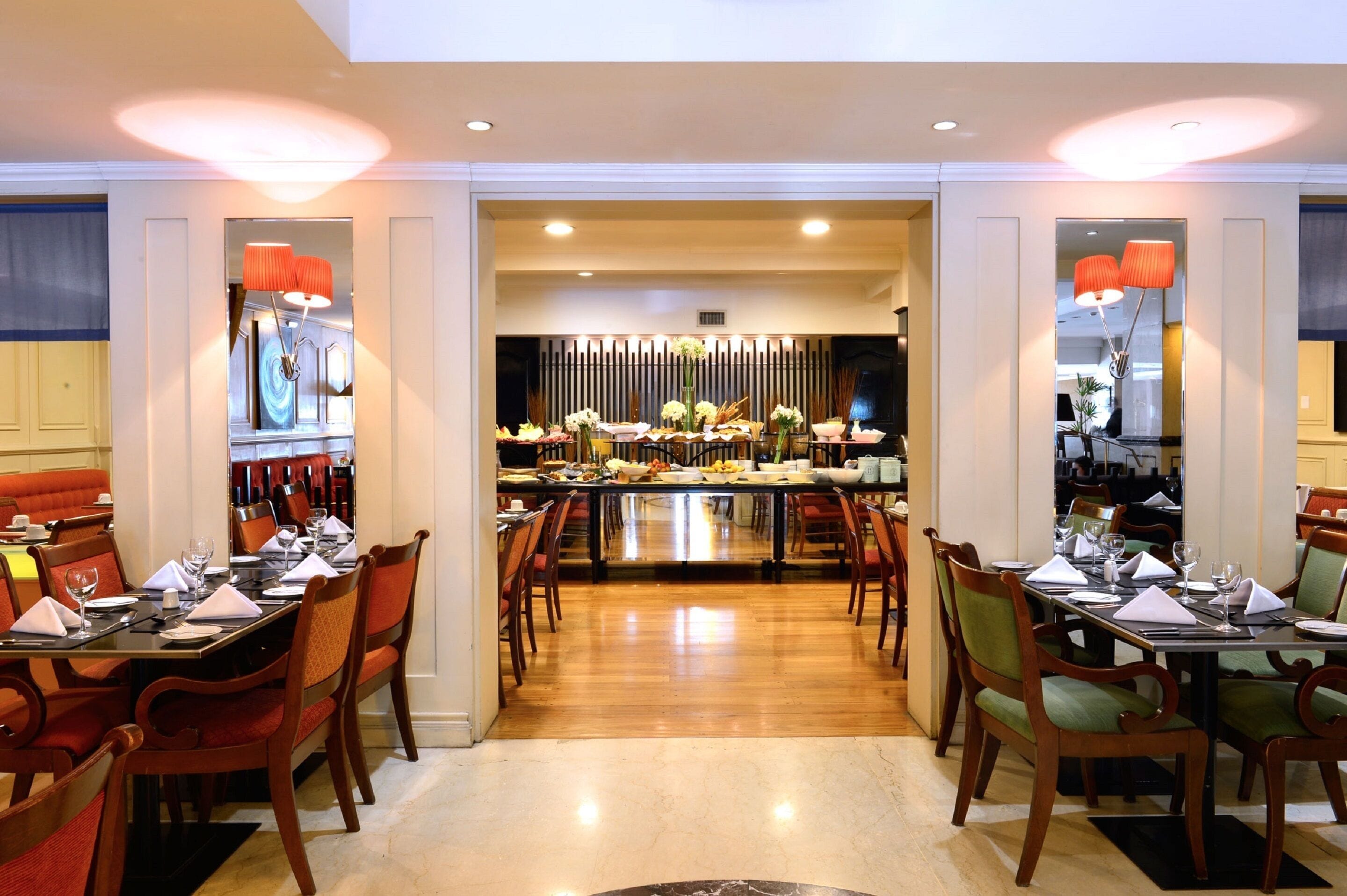 breakfast, lunch, dinner served; international cuisine