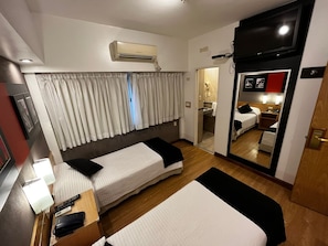 Daunenbettdecken, Pillowtop-Betten, Zimmersafe, individuell dekoriert