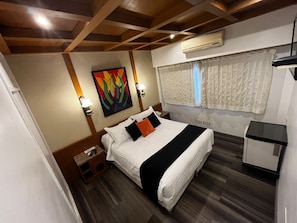 Down duvets, pillow-top beds, in-room safe, individually decorated - Sarmiento Palace Hotel (Buenos Aires)