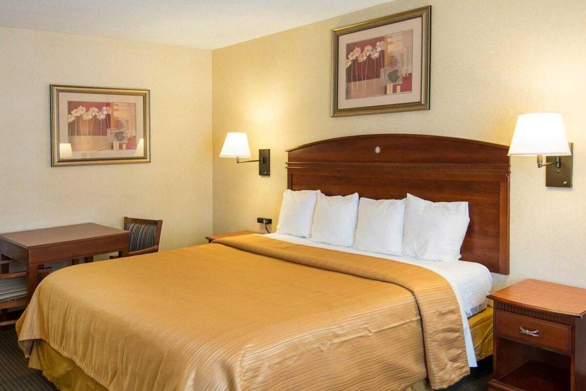 Premium bedding, in-room safe, desk, soundproofing