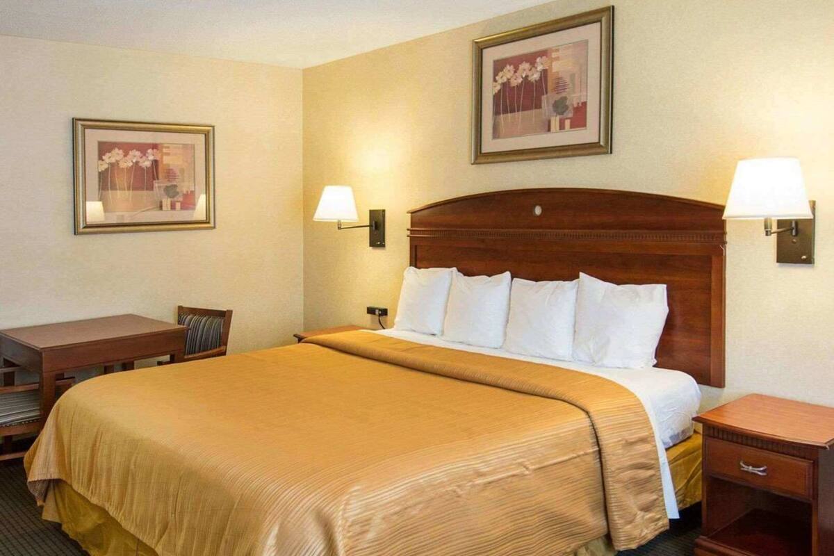 Premium bedding, in-room safe, desk, soundproofing