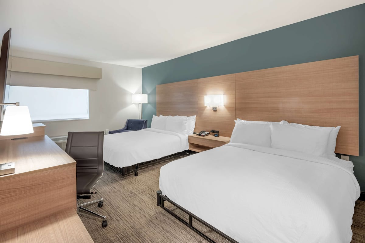 Hypo-allergenic bedding, desk, iron/ironing board, free WiFi