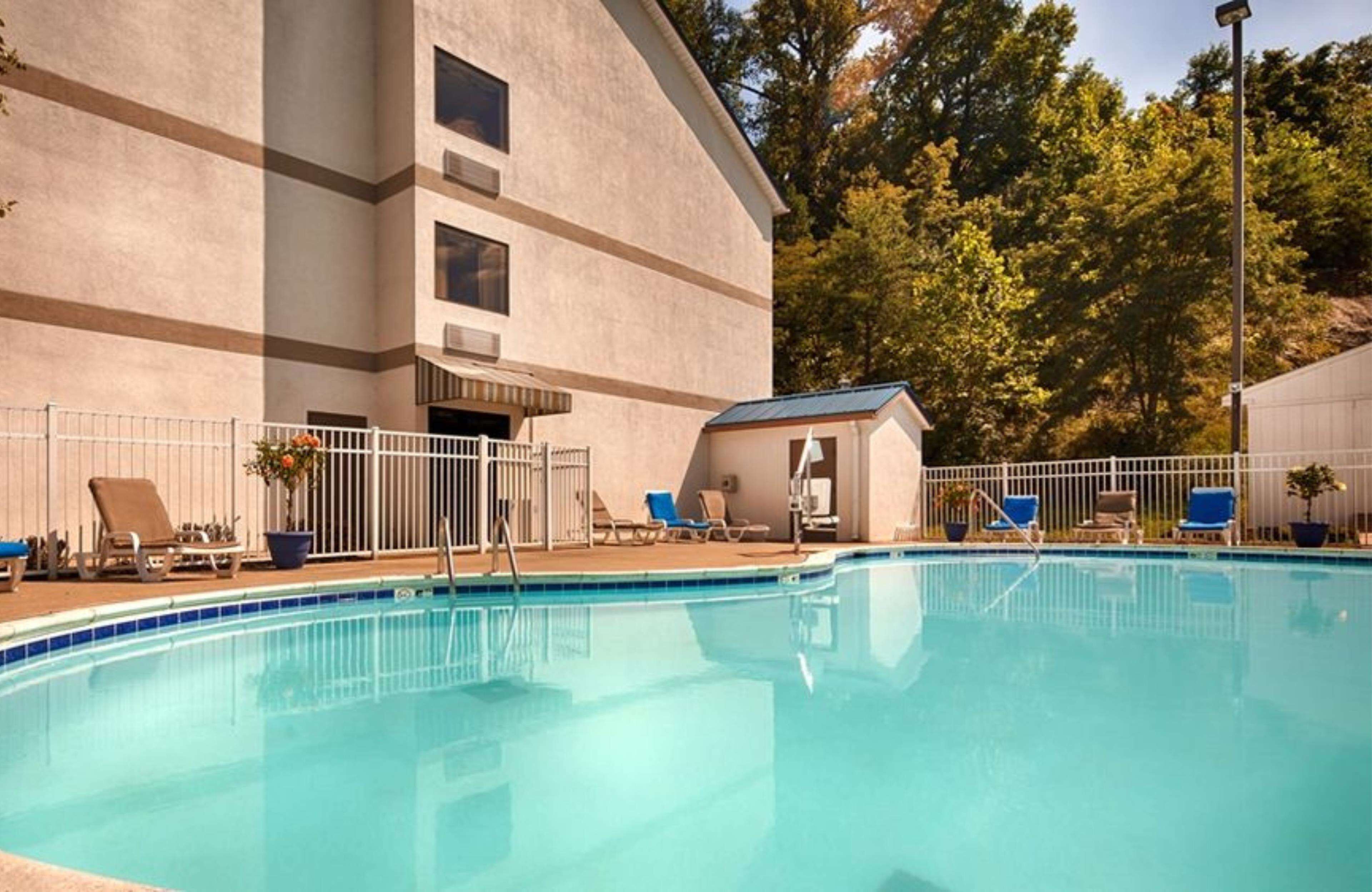 Seasonal outdoor pool, pool loungers