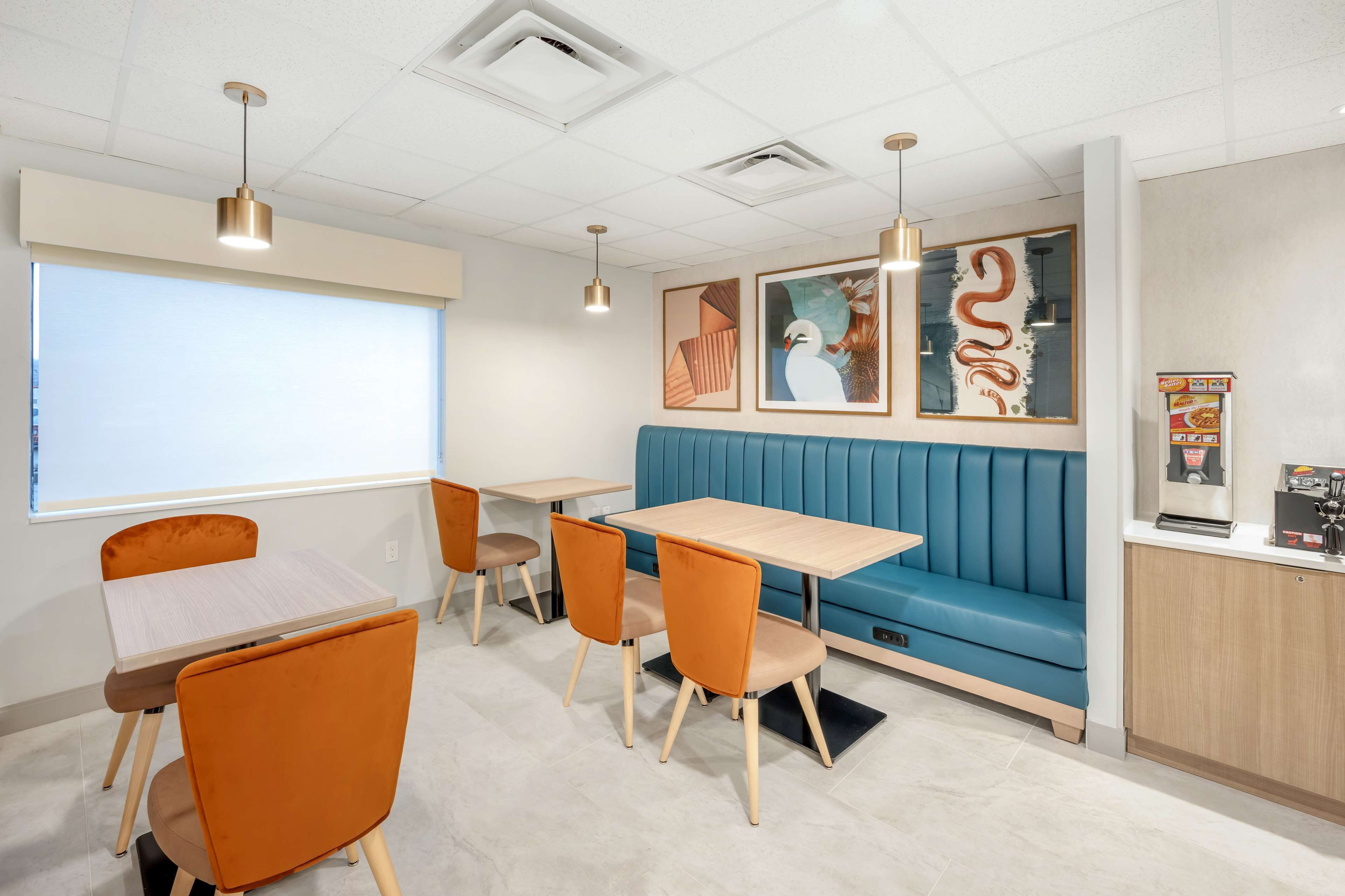 free daily full breakfast