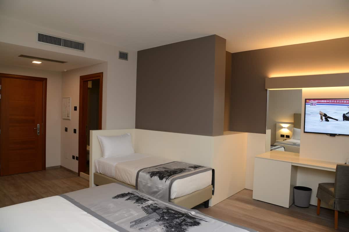 Down comforters, minibar, in-room safe, desk