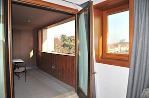 Suite, 1 King Bed, Balcony (with Sofabed)