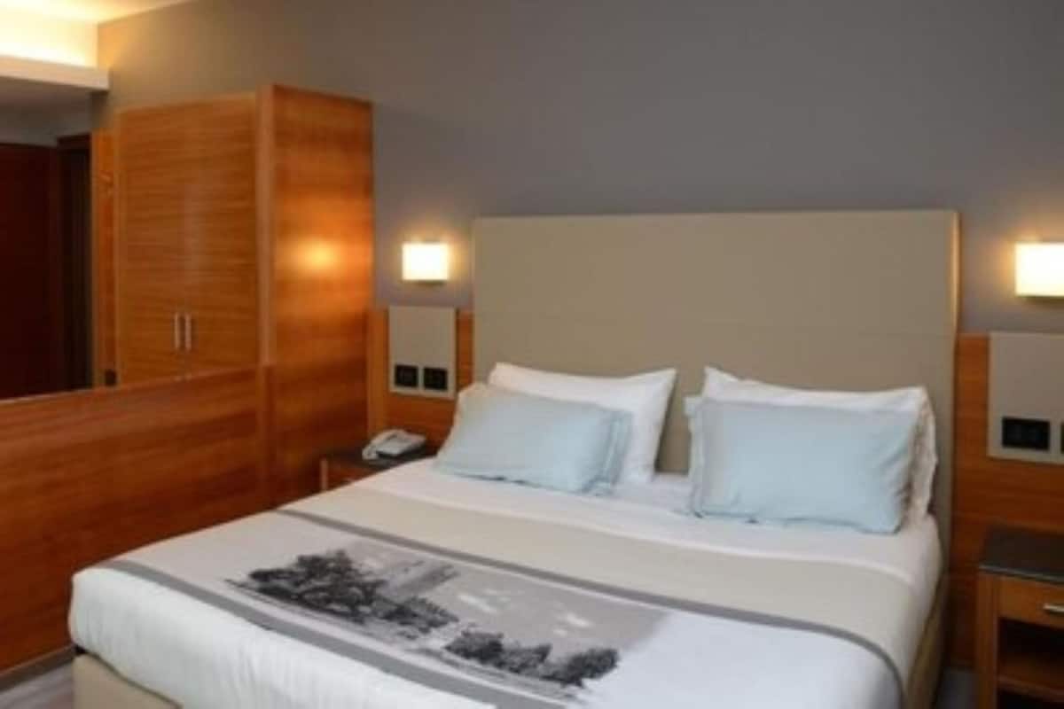 standard room, 1 double bed | minibar, in-room safe, desk, soundproofing