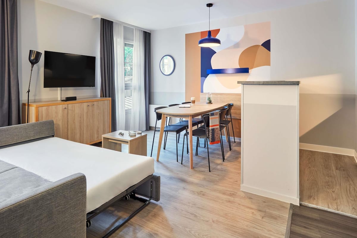 Téléviseur à écran plat