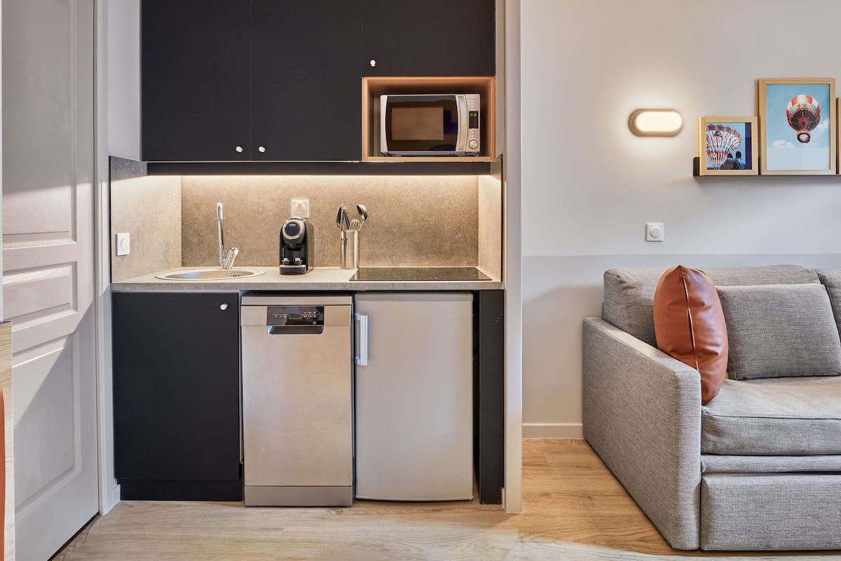 Studio | In-room safe, desk, cribs (free), WiFi (free)