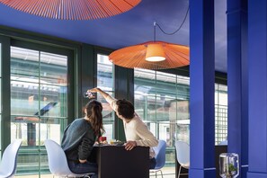 Coin salon dans le hall
