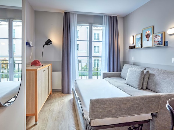 1 chambre, coffre-fort, bureau, lit de bébé (gratuit)