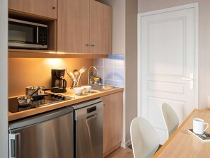 Apartment, 1 Bedroom | In-room safe, desk, free cots/infant beds, free WiFi