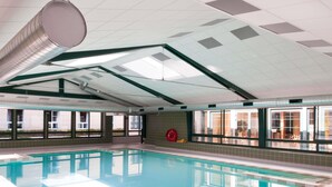 An indoor swimming pool with clear water, surrounded by windows and a tiled floor. - Aparthotel Adagio Val d'Europe près de Disneyland Paris (Serris)