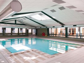 Una piscina techada