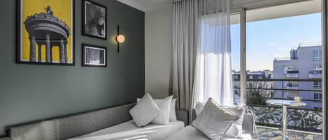 In-room safe, desk, soundproofing, iron/ironing board
