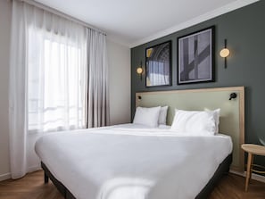 In-room safe, desk, soundproofing, iron/ironing board - Aparthotel Adagio Paris Buttes Chaumont (Paris)