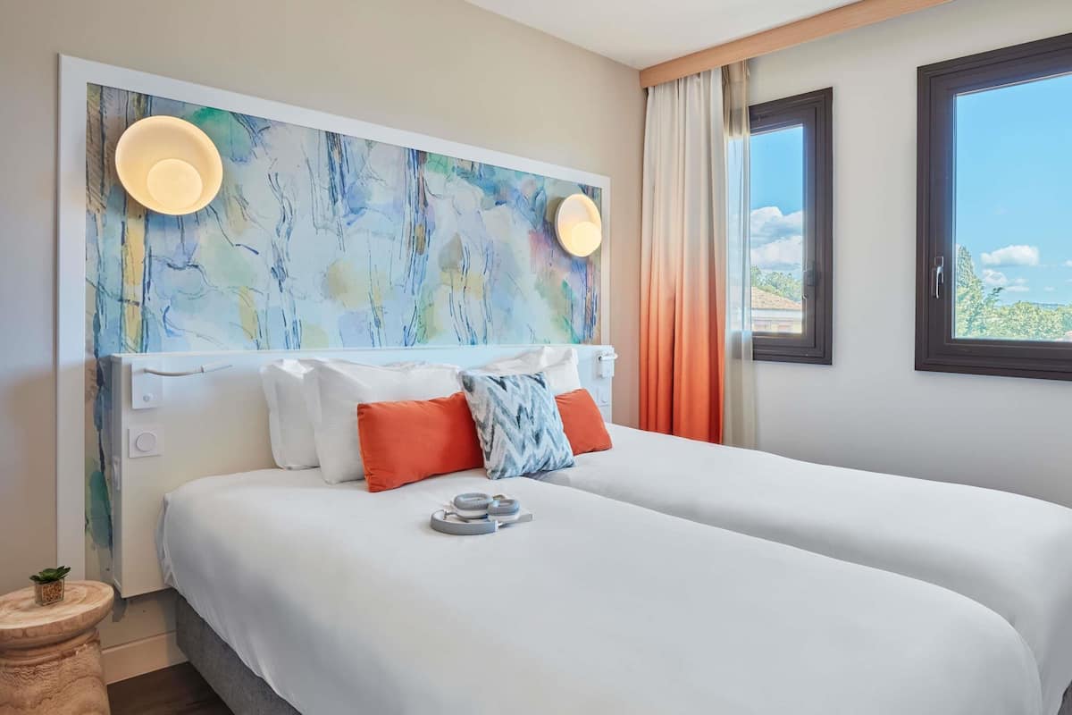 In-room safe, desk, soundproofing, iron/ironing board