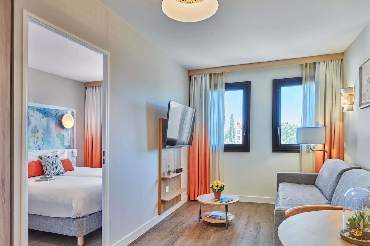 In-room safe, desk, soundproofing, iron/ironing board