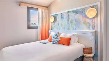 Apartment, 2 Bedrooms (6 people) | In-room safe, desk, soundproofing, iron/ironing board