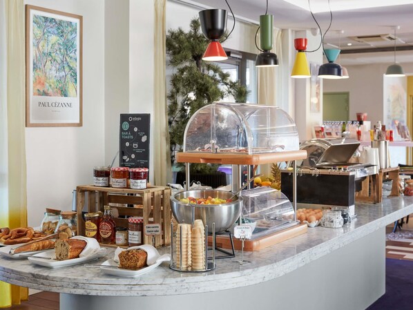 Kontinental frukost varje dag (EUR 16 per person)