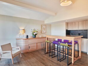 Leilighet, 2 soverom (6 people) | Safe på rommet, skrivebord, lydisolert og strykejern/-brett