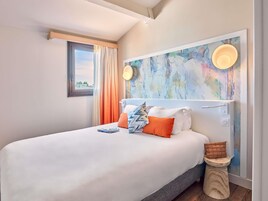 Apartment, 2 Bedrooms (6 people) | In-room safe, desk, soundproofing, iron/ironing board