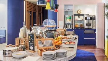 Daily continental breakfast (EUR 16 per person)