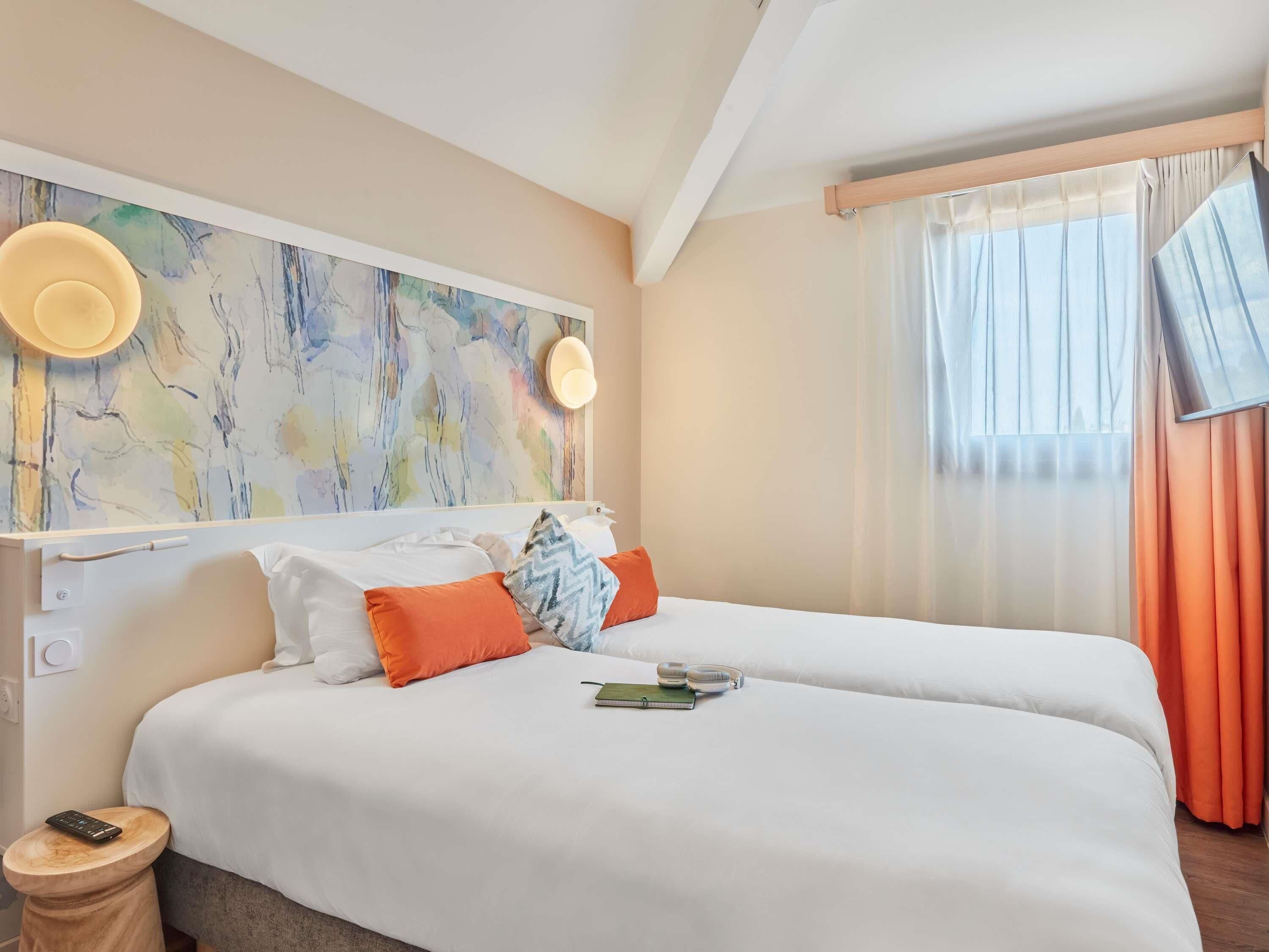 Appartement, 2 slaapkamers (6 people) | Een kluis op de kamer, een bureau, geluiddichte muren