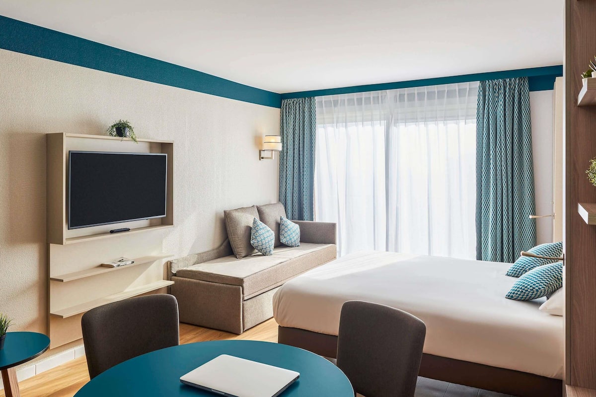 Studio, 1 Double Bed with Sofa bed | In-room safe, desk, soundproofing, iron/ironing board