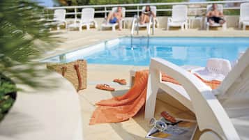 Piscine extérieure (ouverte en saison)