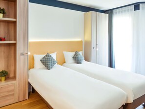 Zimmersafe, Schreibtisch, schallisolierte Zimmer, Bügeleisen/Bügelbrett