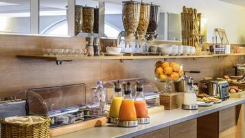 Café da manhã com buffet todos os dias (EUR 19 por pessoa)