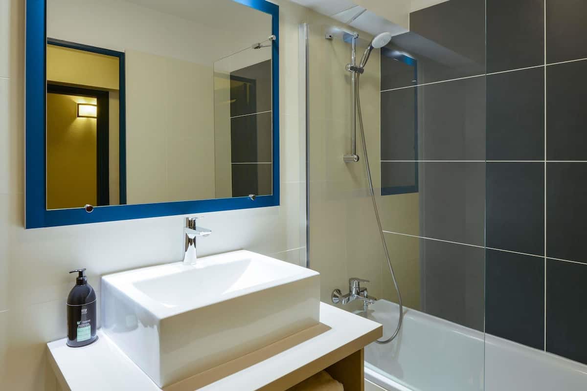 Classic Studio (2 people) | In-room safe, desk, soundproofing, iron/ironing board