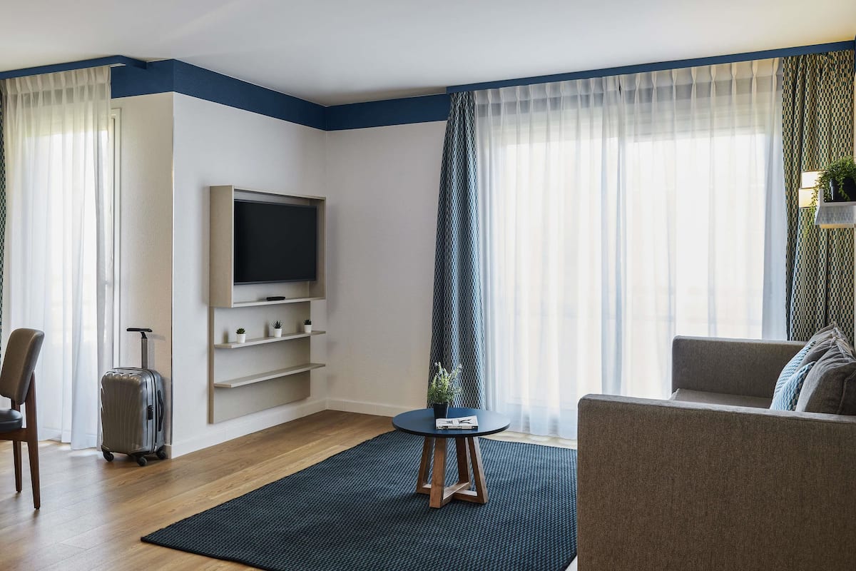 Apartment, 1 Schlafzimmer | Zimmersafe, Schreibtisch, schallisolierte Zimmer, Bügeleisen/Bügelbrett