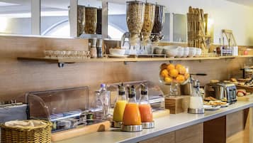 Tägliches Frühstücksbuffet gegen Gebühr