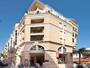 Front of property - Aparthotel Adagio Monaco Palais Josephine (Beausoleil)