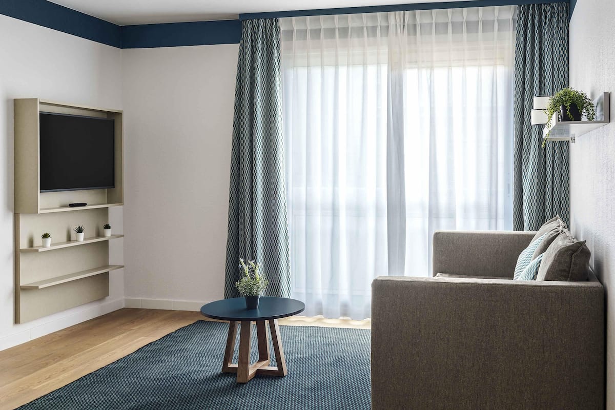 In-room safe, desk, soundproofing, iron/ironing board