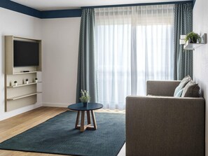 Studio (2 people) | Coffre-fort, bureau, système d’insonorisation, fer et planche à repasser