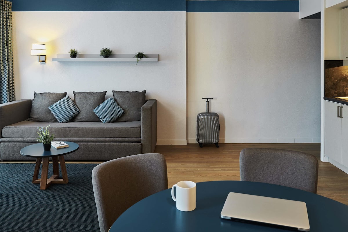 In-room safe, desk, soundproofing, iron/ironing board